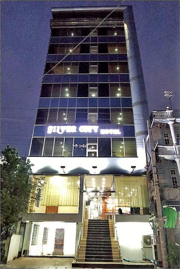Silver City Hotel Mandalay Esterno foto